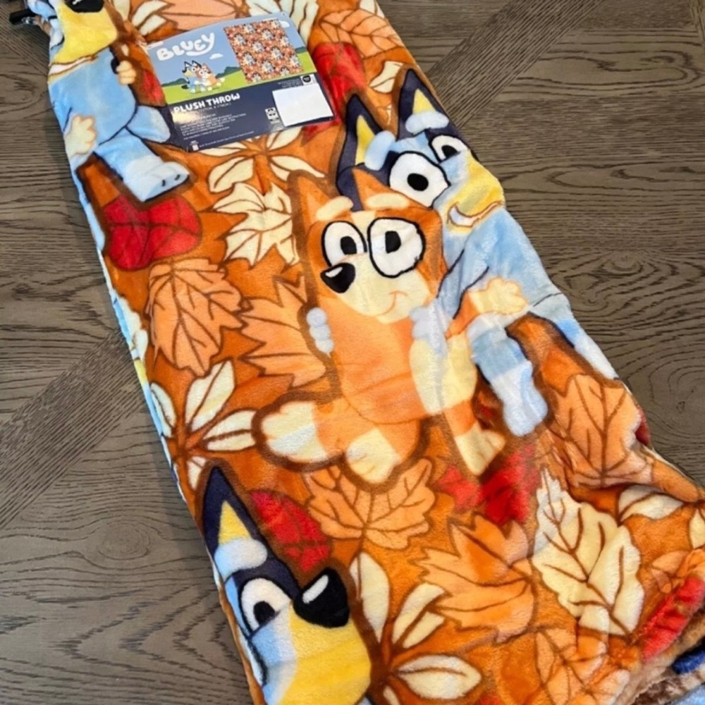 Bluey and Bingo Fall Leaves Plush Throw Blanket 50x70